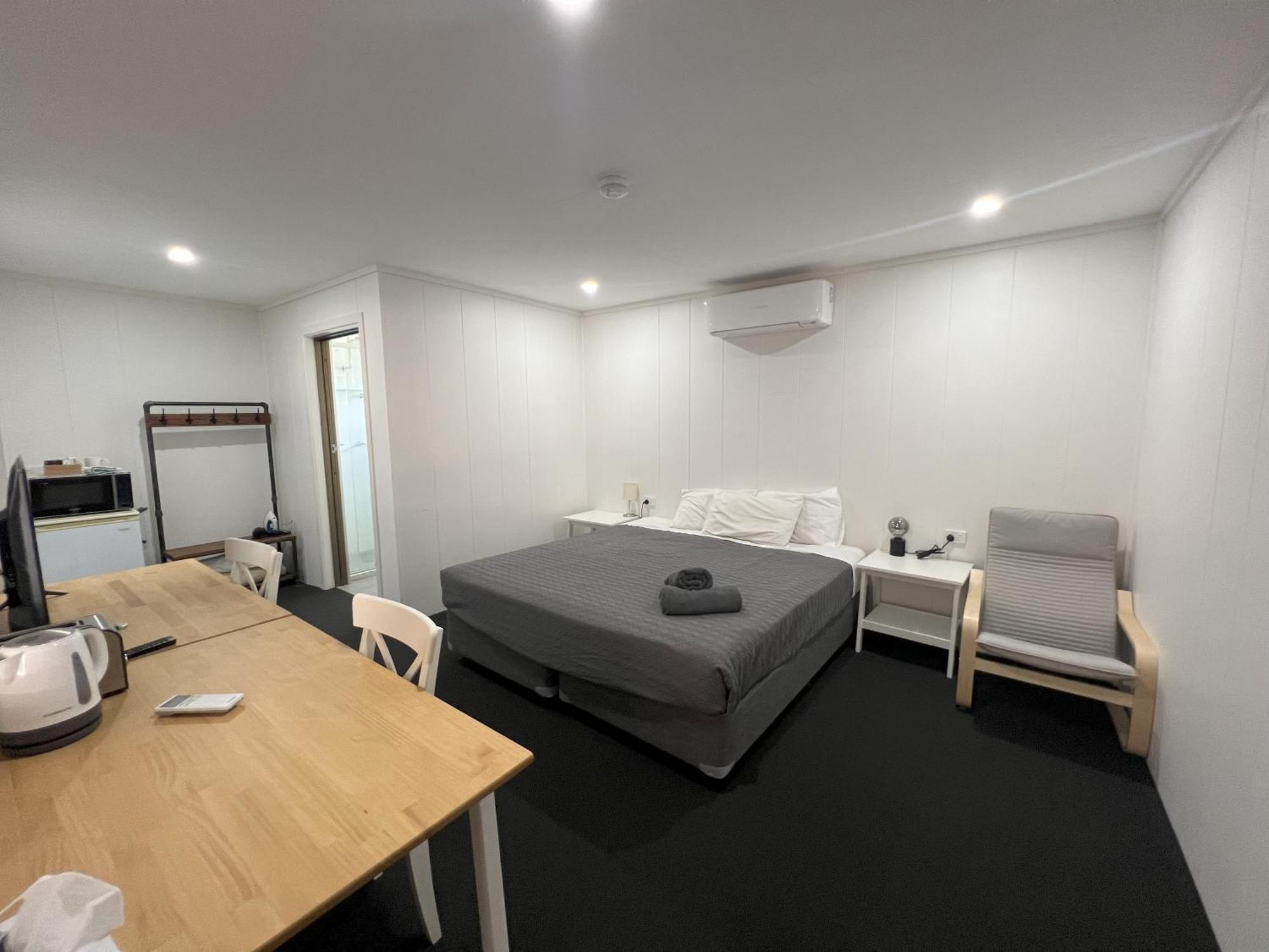 Abajaz Motel-Central-King Bed-Shaded Parking Лонгрич Экстерьер фото