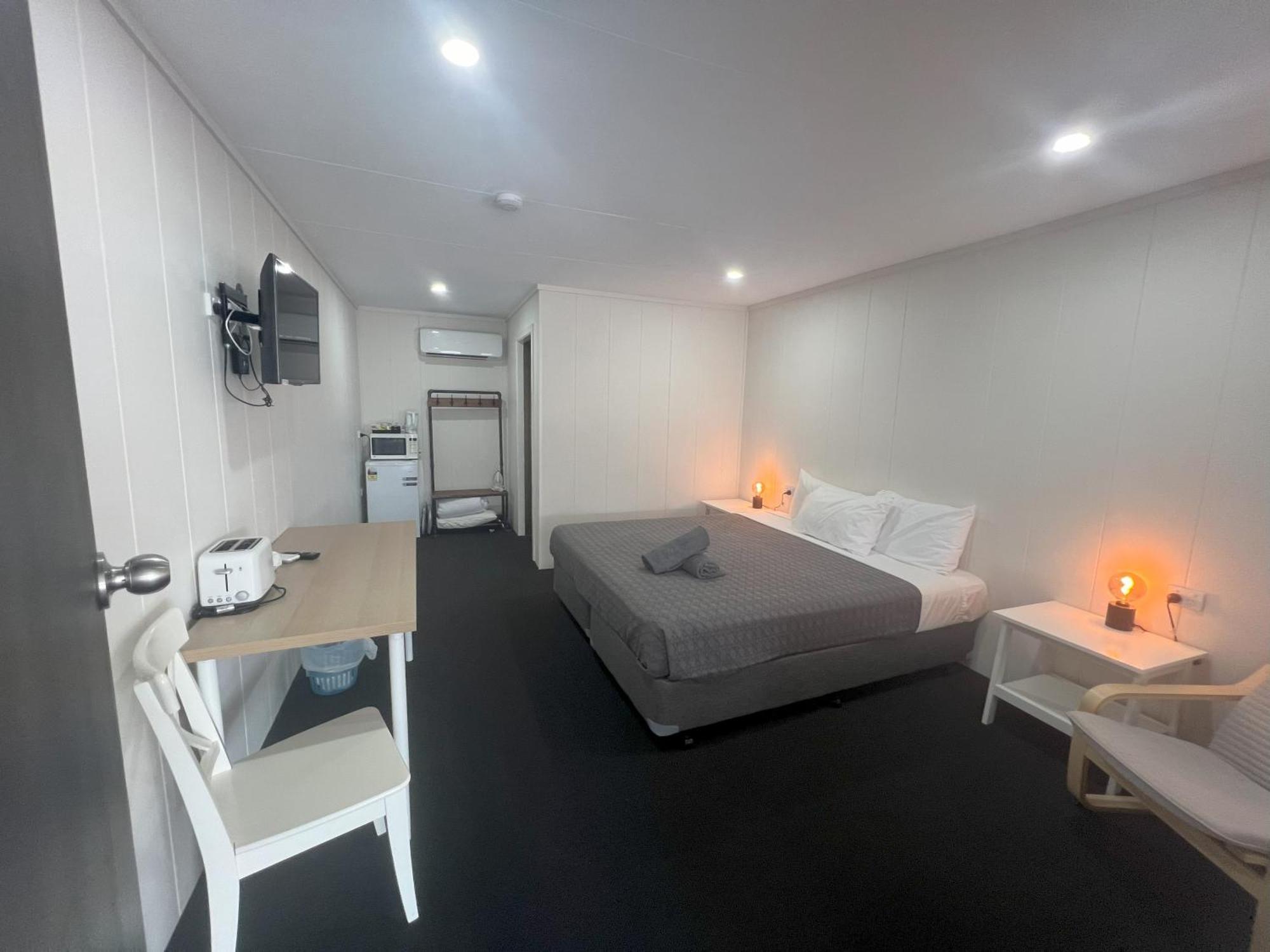 Abajaz Motel-Central-King Bed-Shaded Parking Лонгрич Экстерьер фото