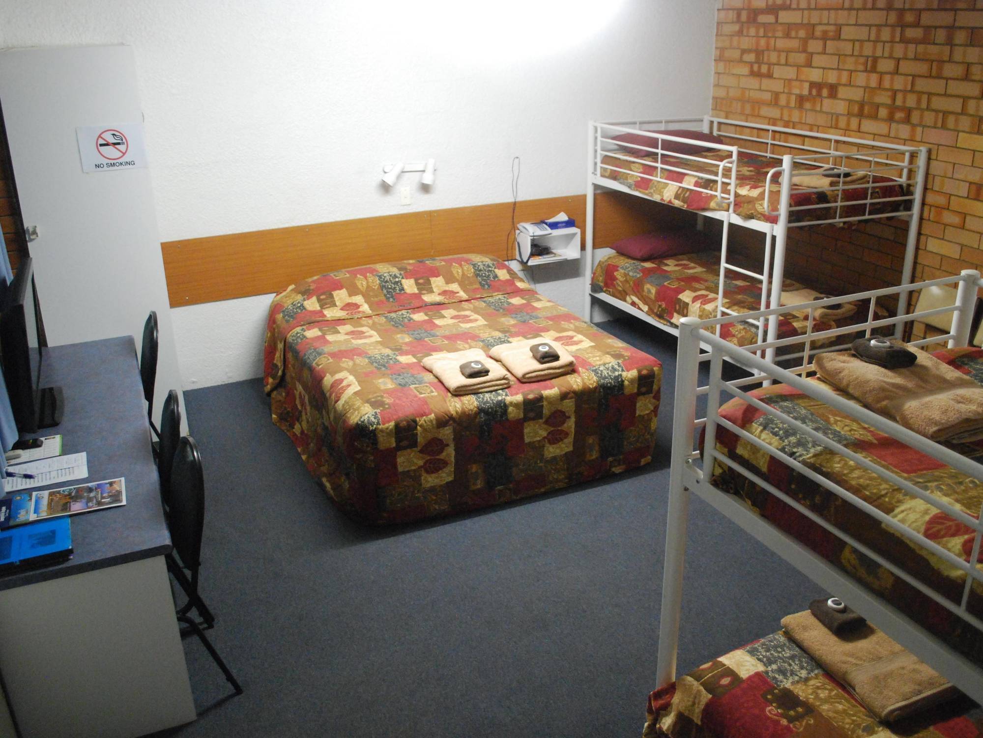 Abajaz Motel-Central-King Bed-Shaded Parking Лонгрич Экстерьер фото